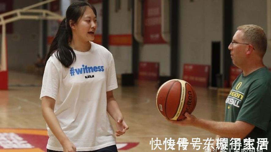 空乘专业|女孩在这个年龄还未到160cm,几乎难长高,会和很多专业擦肩而过