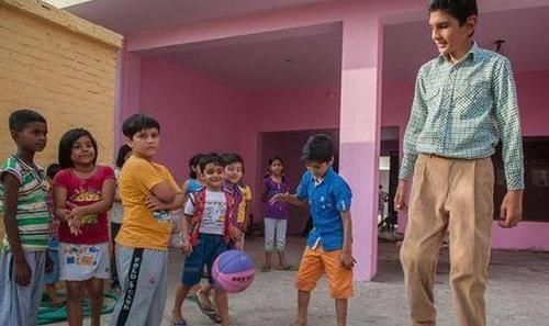 k8岁男孩身高198米,刚出生便打破两项纪录,希望继续长高