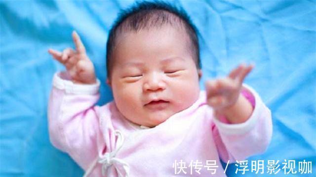 成龙|孩子睡着后喜欢“滚来滚去”别大意,这是在给家长发“信号”