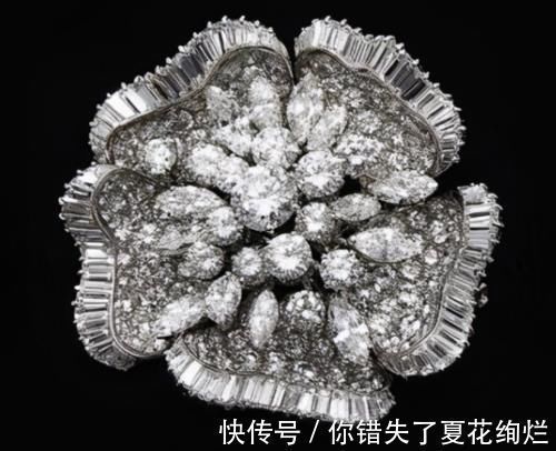孙真 一枚小小的胸针,造型时尚实用性极强,瞬间提升气质