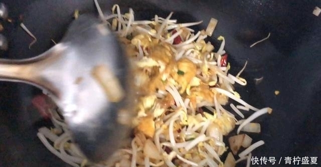 炒面|大厨教你炒面的正确做法,太香了,看着都流口水,做法超简单!