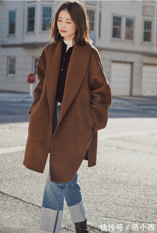大长腿 今年建议多穿“大衣”和“风衣”,内搭毛衣+牛仔裤,保暖又时髦