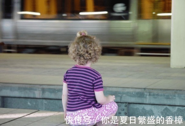 家长|地铁上的这位宝妈火了，网友：这才是真正的修养，最美宝妈