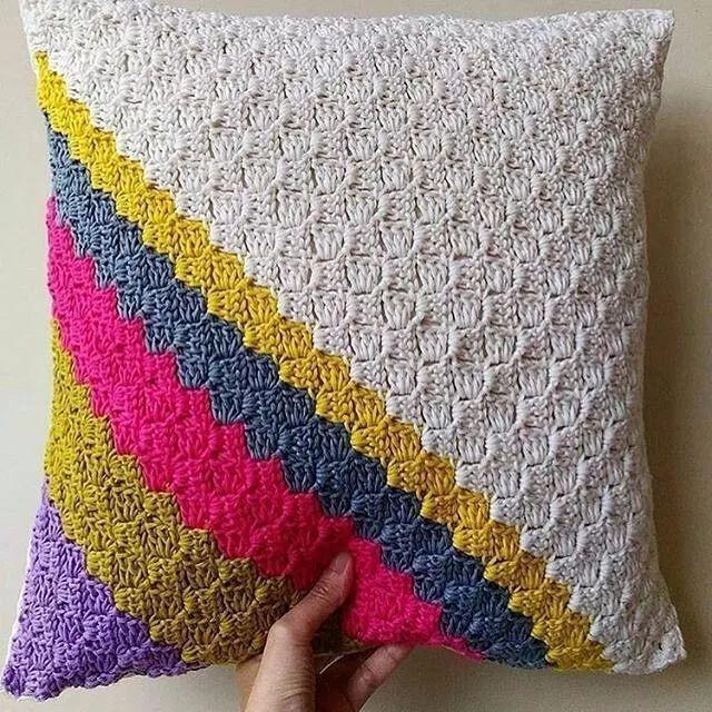 零线太多别浪费,试试钩一钩拼花抱枕,在家非常好用!附图解