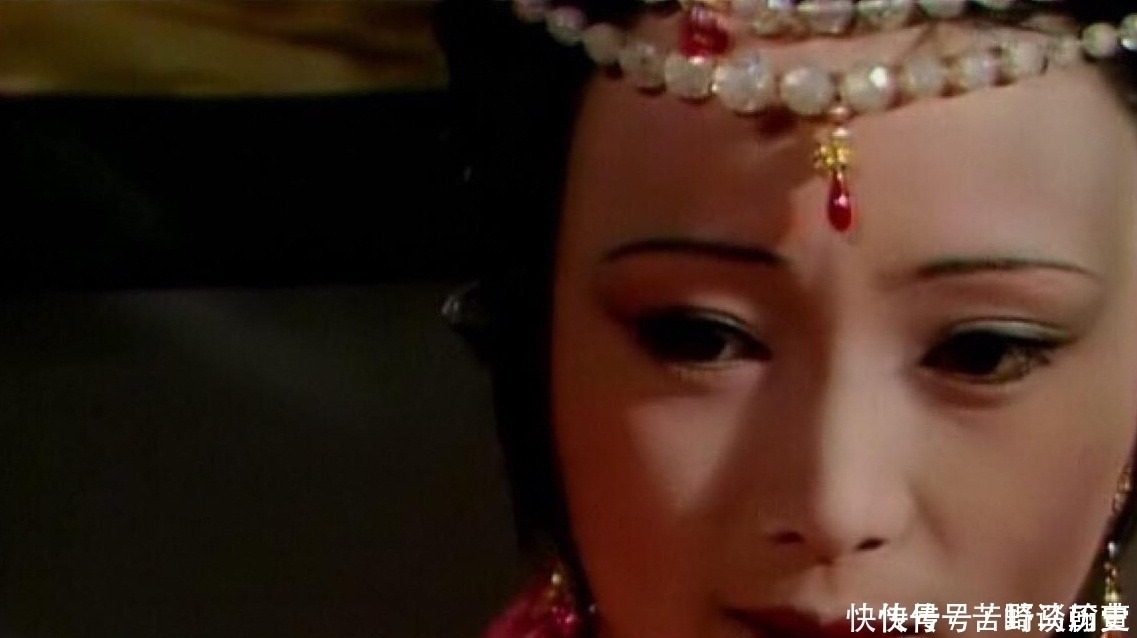 秦可卿|薛姨妈为什么要送王熙凤四枝宫花?你看多出的两枝是给谁的!