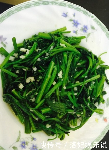 不该|炒空心菜,最不该直接下锅,行家只需一招,翠绿不发黑,营养美味