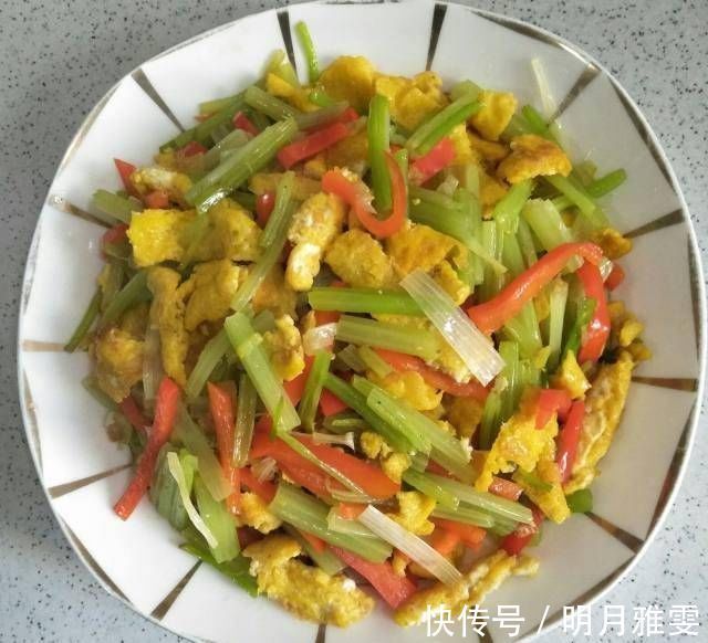 香味|香芹炒鸡蛋,入口充满了香味,很嫩,大人小孩都喜欢