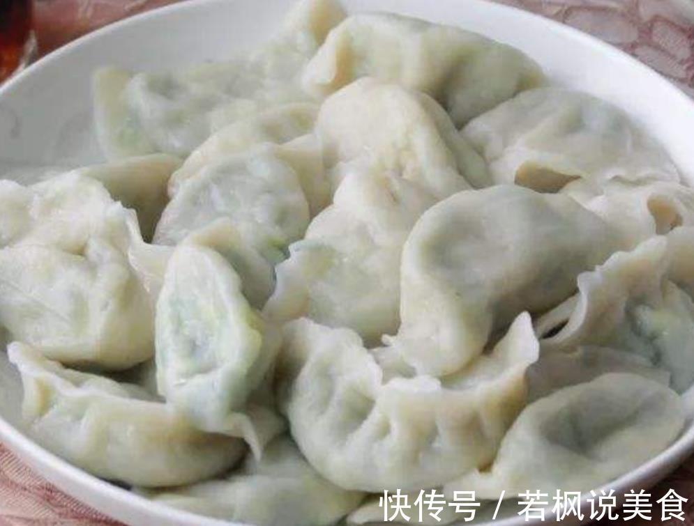 天冷了，用它包饺子，鲜嫩多汁，比白菜馅好吃，老公一次吃两大盘