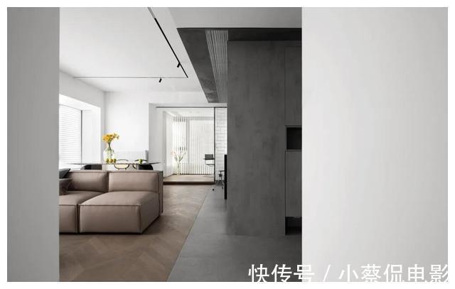 水泥|89㎡舒适两居，装修巧用「百叶窗+玻璃砖」，高级又通透！