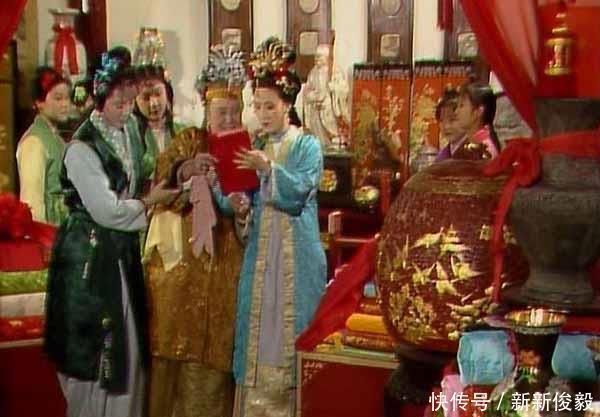 贾琏|贾母是出了名的善良,为何对亲孙女贾迎春的悲剧视若无睹?