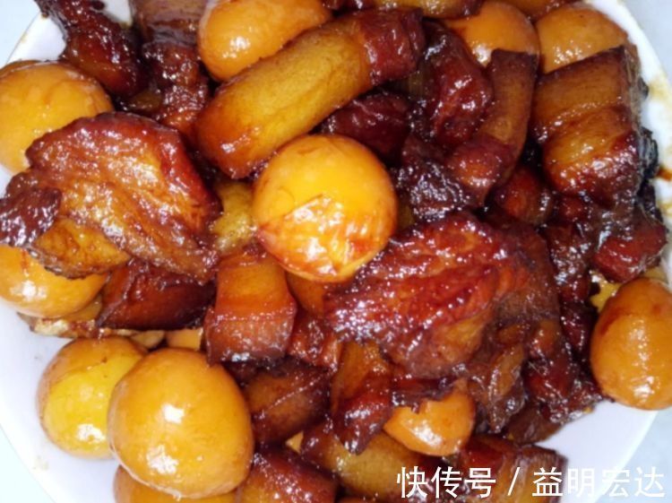 女性不愿老太快，可以多吃三种美食，排毒养颜，滋润身体！