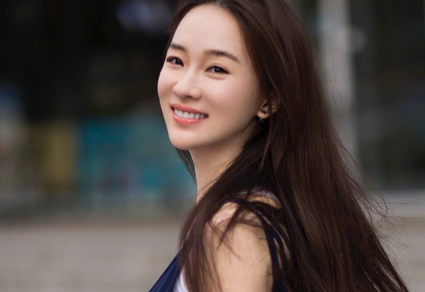 被嘲靠老婆成名出圈，扬言有资本才能靠，后来一手烂牌终于成王炸