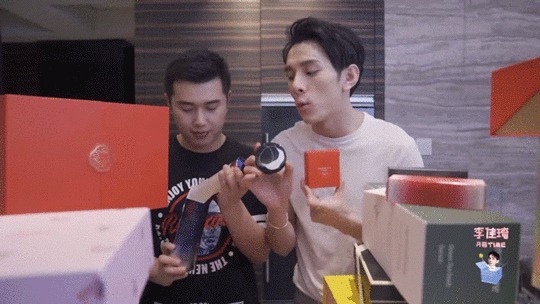 金条|继陈小春假金条,主播为带货掐哭孩子配合卖惨,直播交易还能信?