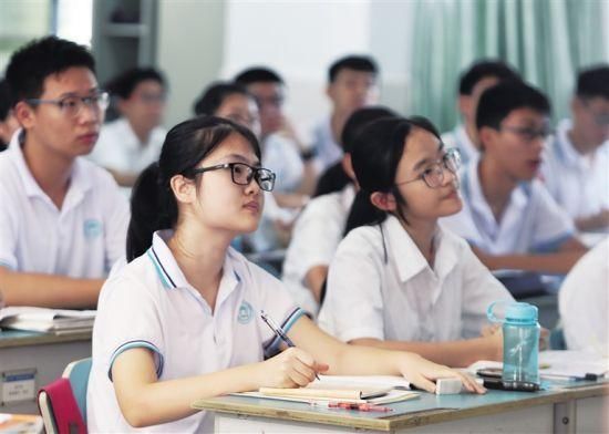 睡眠时间|中小学生上课时间有所“调整”，教育部正式回应了，学生们笑哈哈