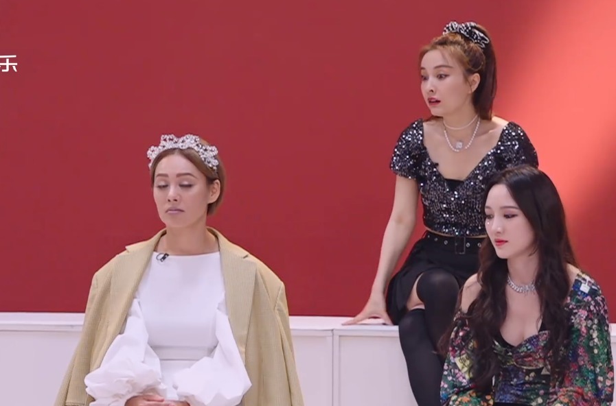 《乘风破浪》沈梦辰吴昕差距明显,吴昕主持14年,依然撑不了场面