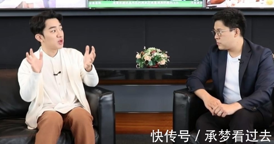 王祖藍(lán)做客霍啟剛節(jié)目，曝內(nèi)地廣告費(fèi)高達(dá)30億，直播帶貨全球獨(dú)有