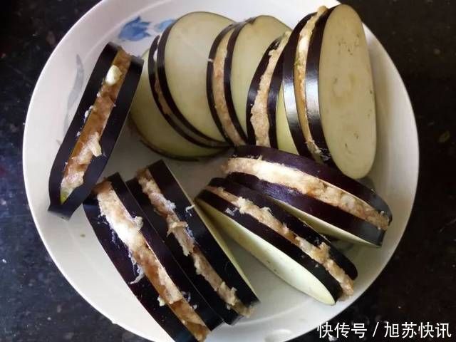 换个新吃法,把肉塞进它里面,好吃极了