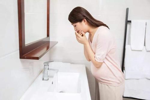 怀孕后,孕妇身上若出现3种表现,是宝宝在提醒妈妈该“进食”了