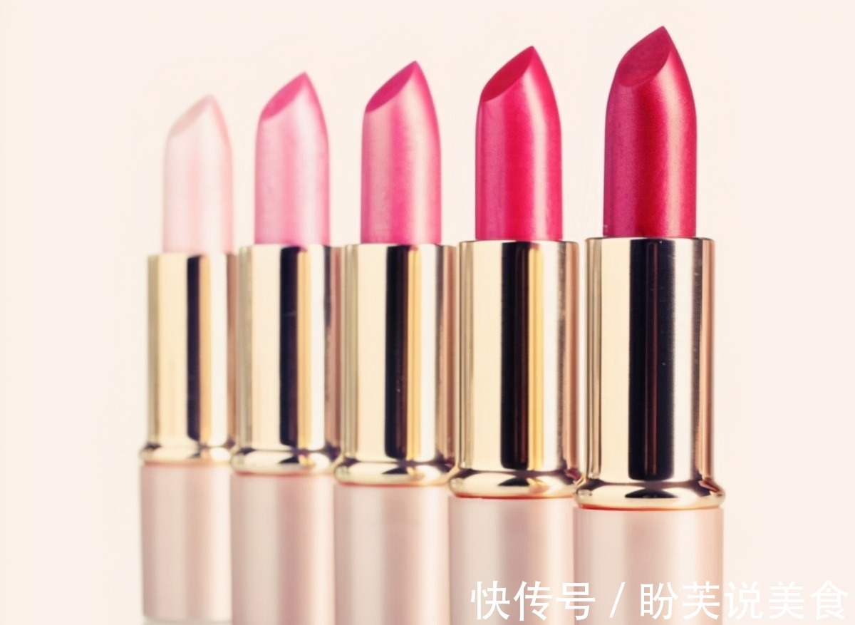 嘴唇 女人涂口红时,要改掉这4个坏习惯,不然再贵的口红都掉色粘杯