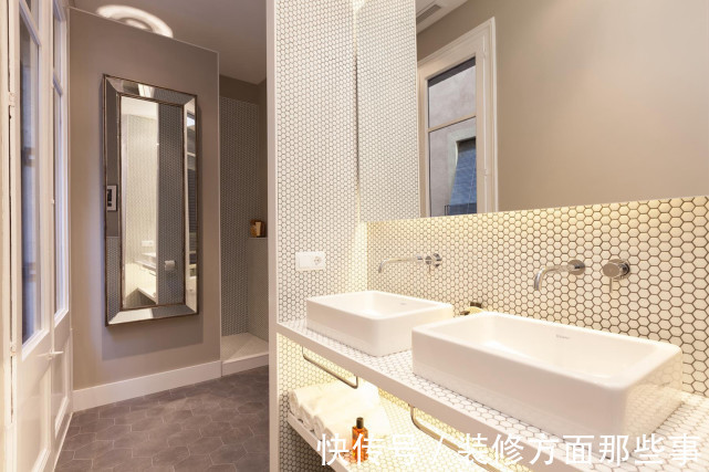 开放式|110平北欧风三居室开放式厨房，造型别致的木质吊顶，质朴清新