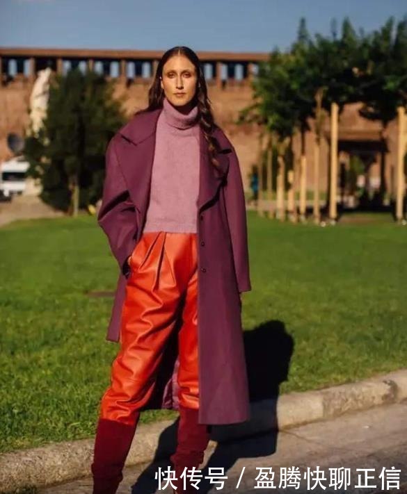 穿毛衣别再“老一套”了,今冬流行“撞色叠穿”,温柔又有女人味