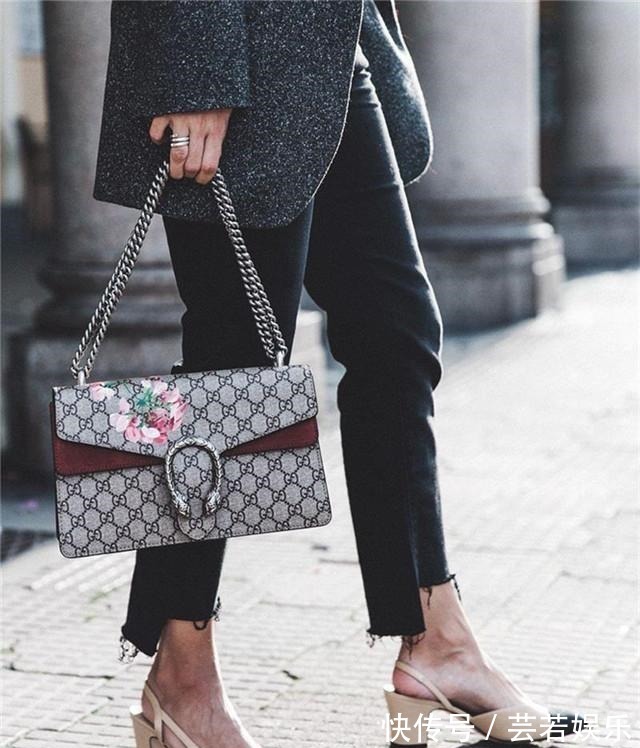 明星 小白鞋已经失宠了,今年流行“1+1鞋”,时尚显高,明星都上头了!