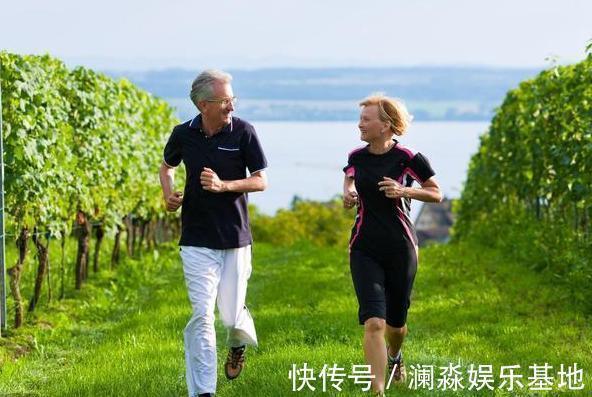 软化血管|1种粗粮,是降甘油三酯“高手”,捣碎泡水喝,通血管、血脂降了