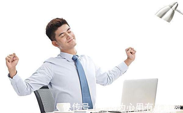 血液粘稠度|高血脂2个信号，一个在“眼”一个在“腿”，做好3件事血不稠