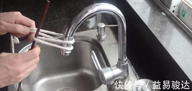 绳子|不管家里有钱没钱,水龙头上放一根绳子,厉害又好用,回家试一试