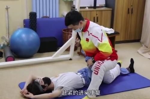 呼啦圈|丁程鑫腰力真强,空中转呼啦圈毫不费力,杨洋对他的点评令李飞自豪