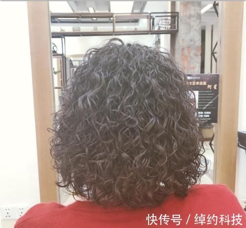 发量|女发别乱剪，高人气发型20款送给大家，很多女性都喜欢