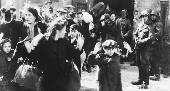 犹太|不能忘却的历史：犹太女人衣不蔽体被枪杀，幼童微笑面对死亡