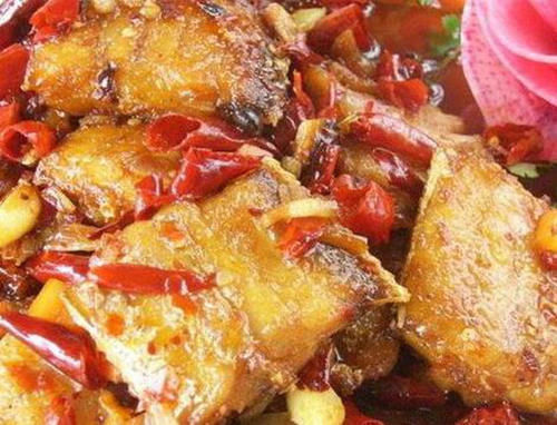 美食推荐:青椒炒肉,红烧豆腐,炒杂菜,凉吃干烧带鱼的做法