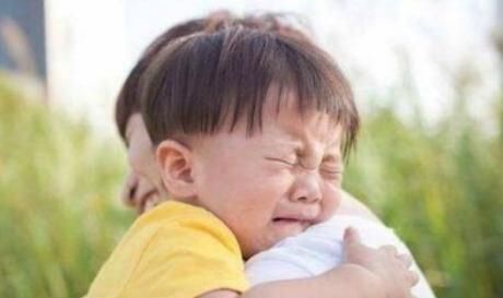 家长|孩子后背几十个疤，妈妈以为被同学欺负了，没想到是奶奶所为