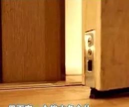 客厅|一家四口住豪华别墅,却只能睡客厅打地铺,设计师爆改15㎡变6房