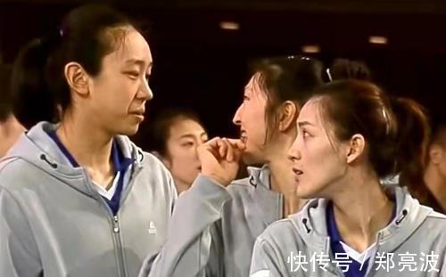 龚翔宇|颁奖礼一片祥和！李盈莹开心笑，江苏两小将比牙套，国手抢冠军帽