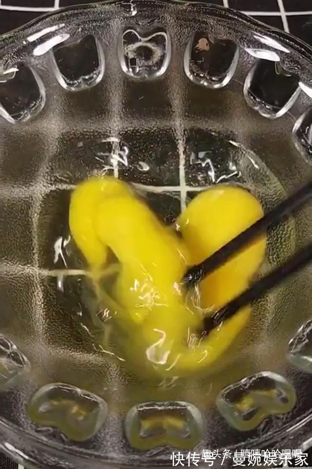 造型|造型可爱，蛋皮金黄，吃到嘴里一瞬间，让人流连忘返，美味蛋包饭