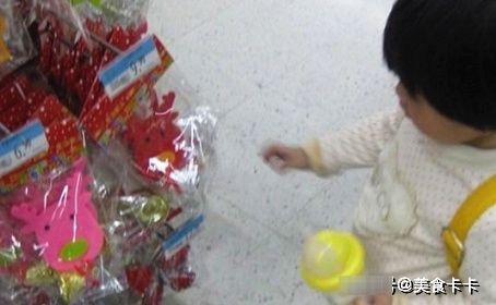 孩子|爸爸将孩子故意丢在超市,然而接下来宝宝的行为,让他倍感欣慰