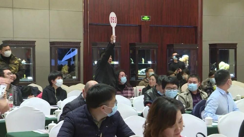  竞拍者|啪！这件青田石雕拍出208万元！