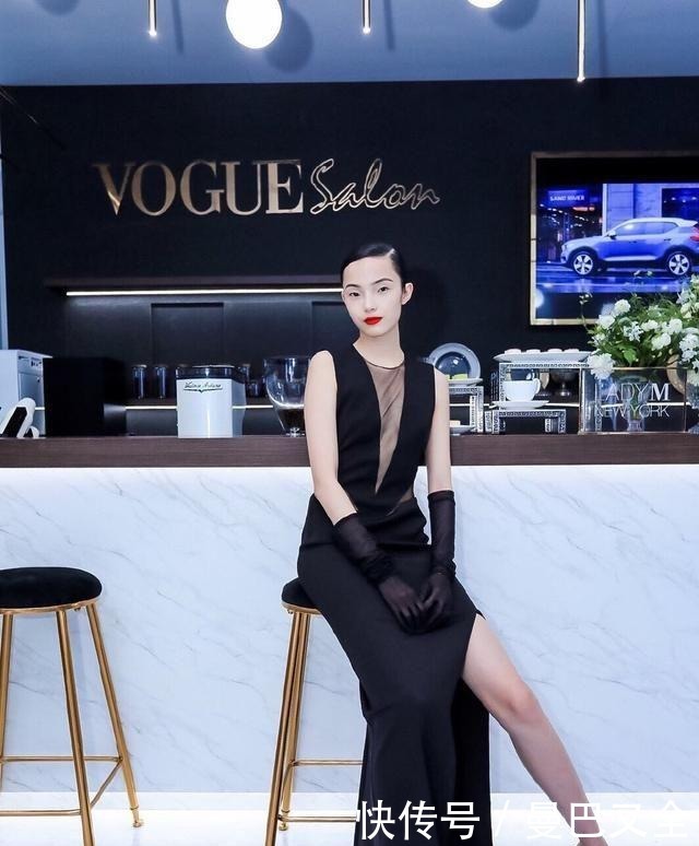 “超模”雎晓雯,穿无袖流苏连衣裙,配性感红唇洋溢优雅高贵气氛