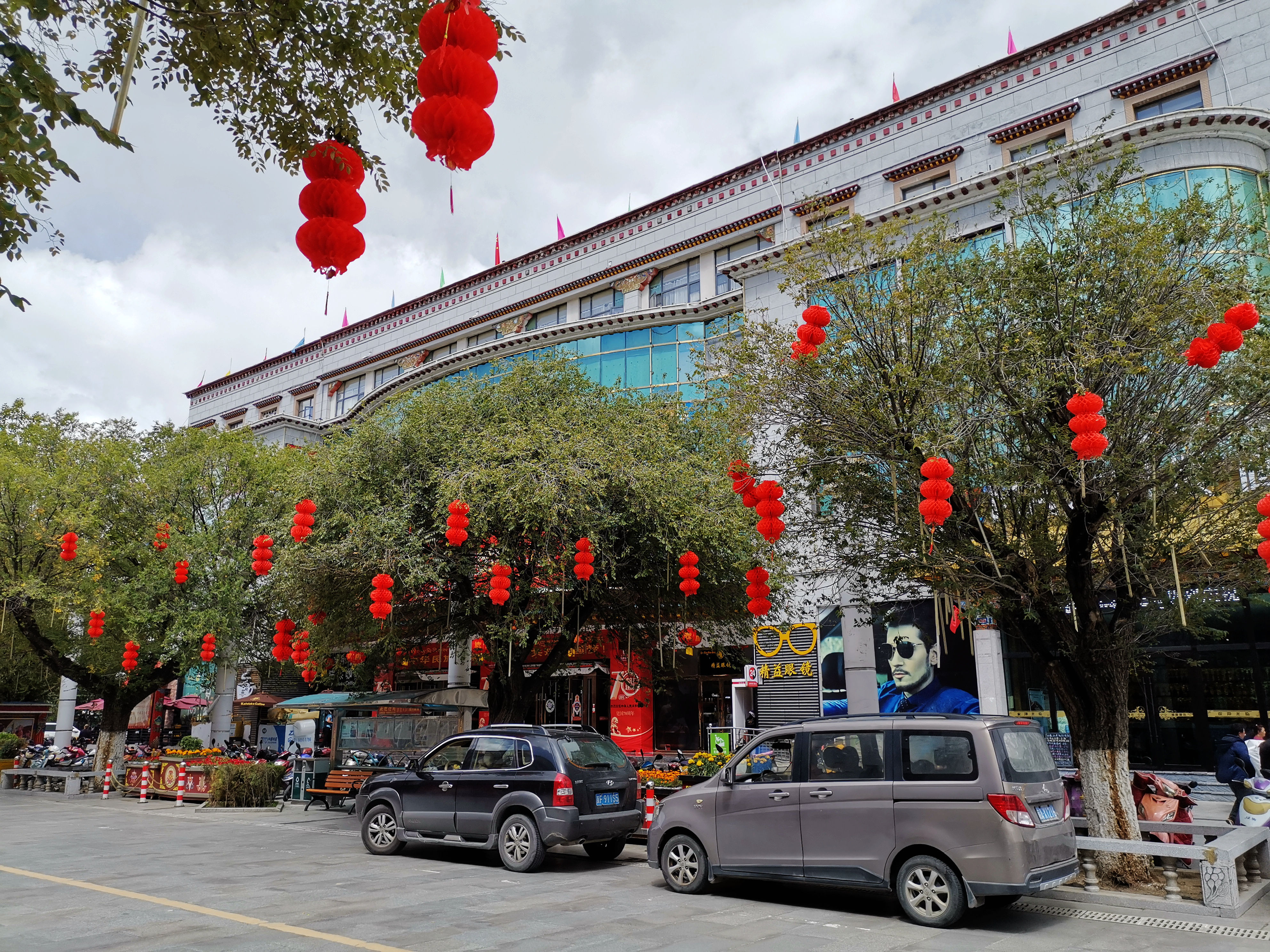 大昭寺|【80天单人单车环藏之旅】观览佛教圣地大昭寺，八廓街猎摄盛装美女