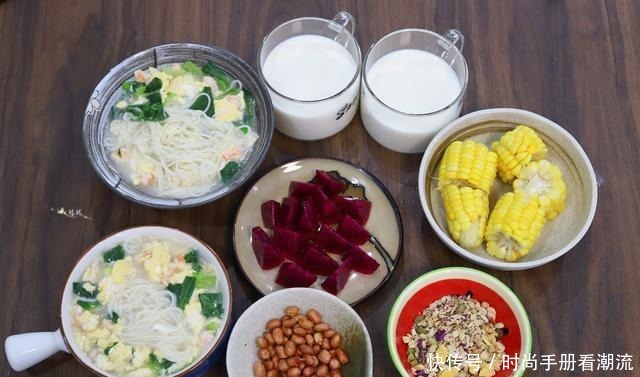 早餐|俩孩子的早餐,中西合璧超快手,孩子说天天吃也不会腻,太丰盛