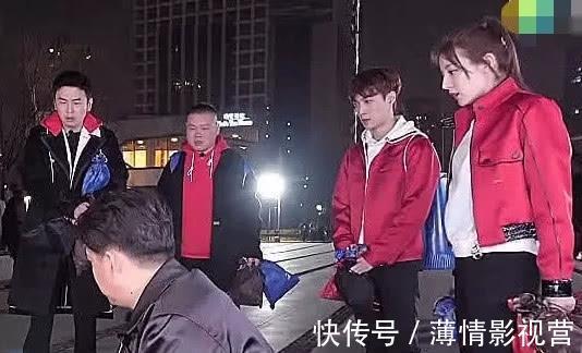 张艺兴|罗志祥不慎摔倒，只有1人蹲下扶他，谁注意到一旁张艺兴的表情？