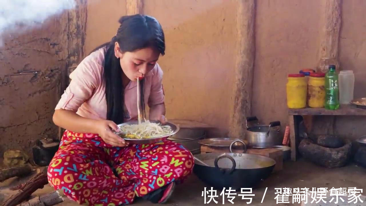 勺子|尼泊尔人不用筷子吃汤面,村长家的儿媳妇下厨,美女煮美食