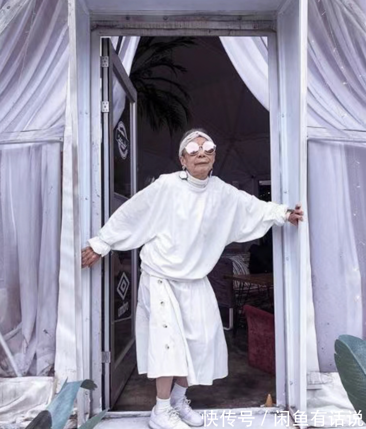 宽松感|93岁奶奶精气神真好,一身“潮装”减龄还时髦,比孙女辈还洋气