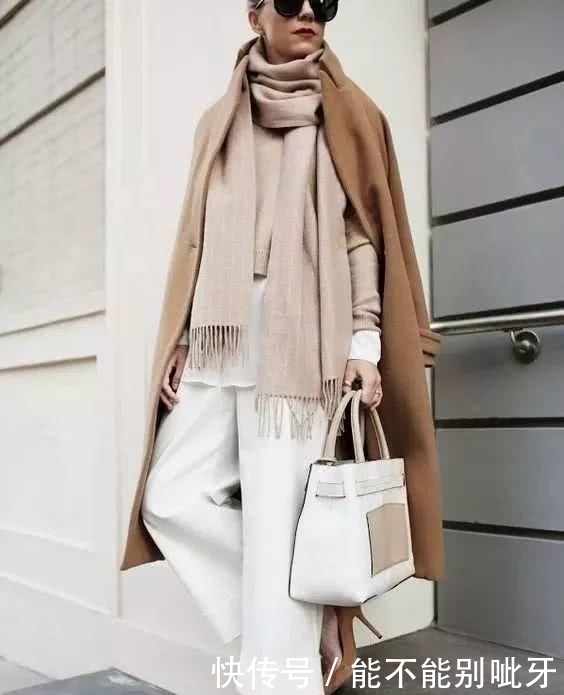 围巾搭配小心机，这个秋冬时髦和温暖全都有了