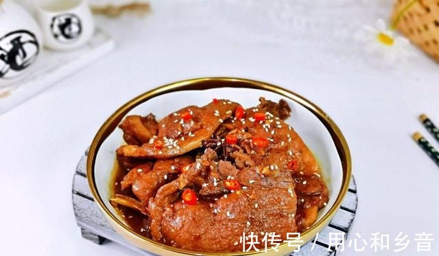 在家做正宗的上海秘制大排,肉香四溢,甜而不腻,好吃到停不下来!