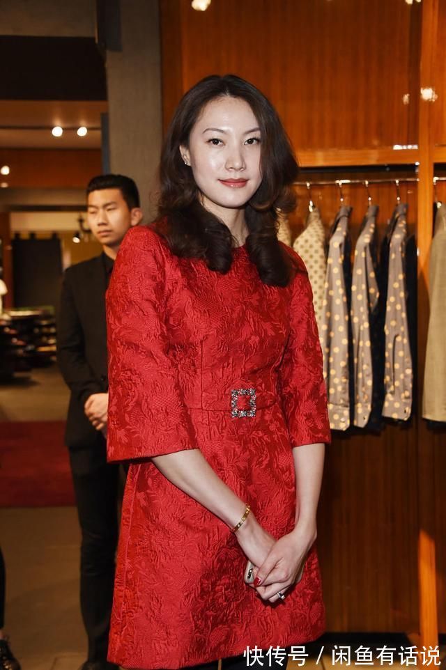穿搭|谢杏芳两口子同框,穿“虎纹裙”胖了不少,林丹身材倒保持得不错
