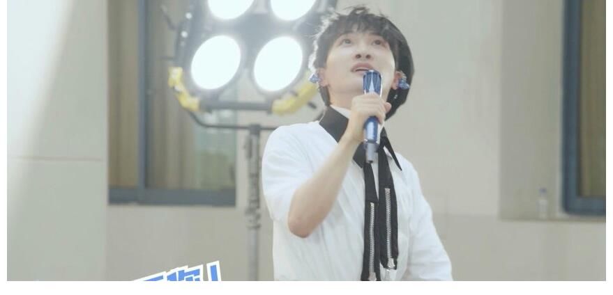 意外|夏日畢業(yè)歌會很精彩，生米布丁對周深表白，遇見你是最美麗的意外