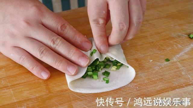 韭菜卷|10分钟懒人早餐,1把韭菜5个鸡蛋,不和面不揉面,薄皮大馅超解馋